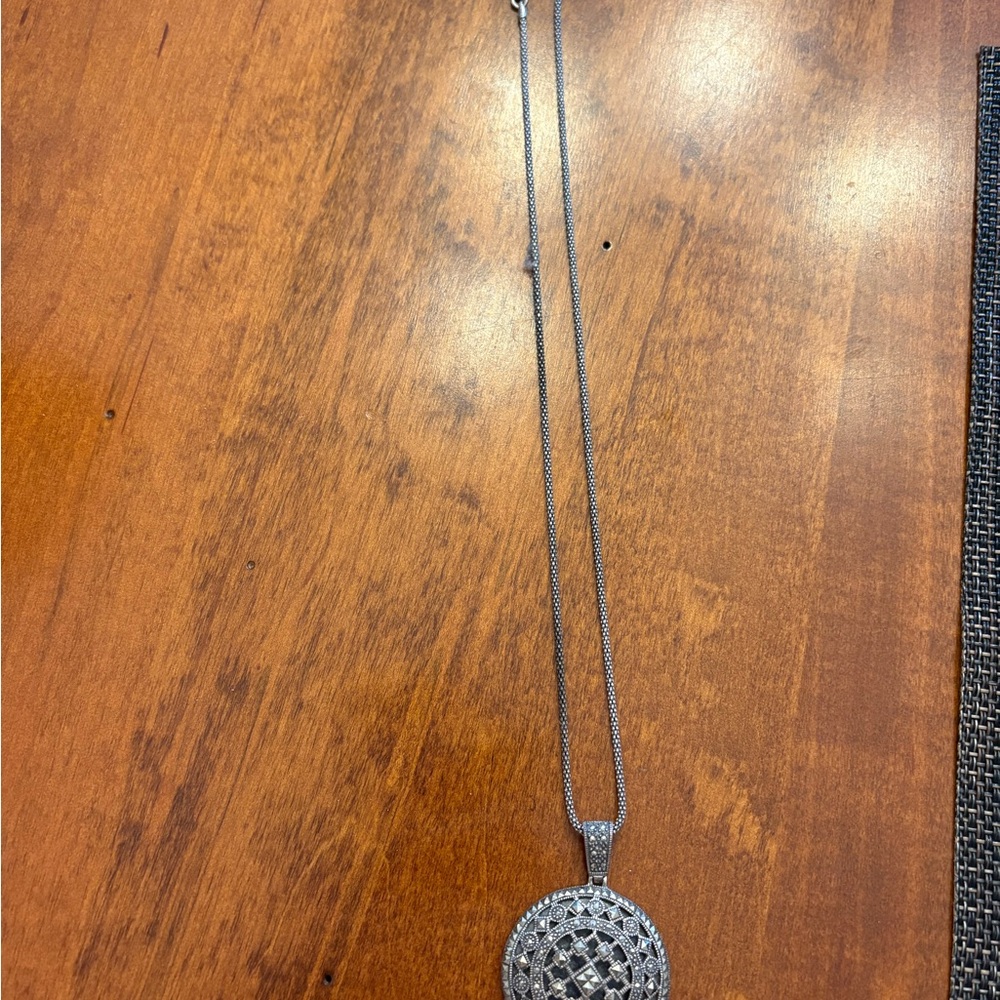 Elegant Silver Pendant Necklace